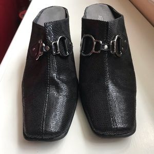 Aerosole Cinch Worm Black Lizard Buckle Mules